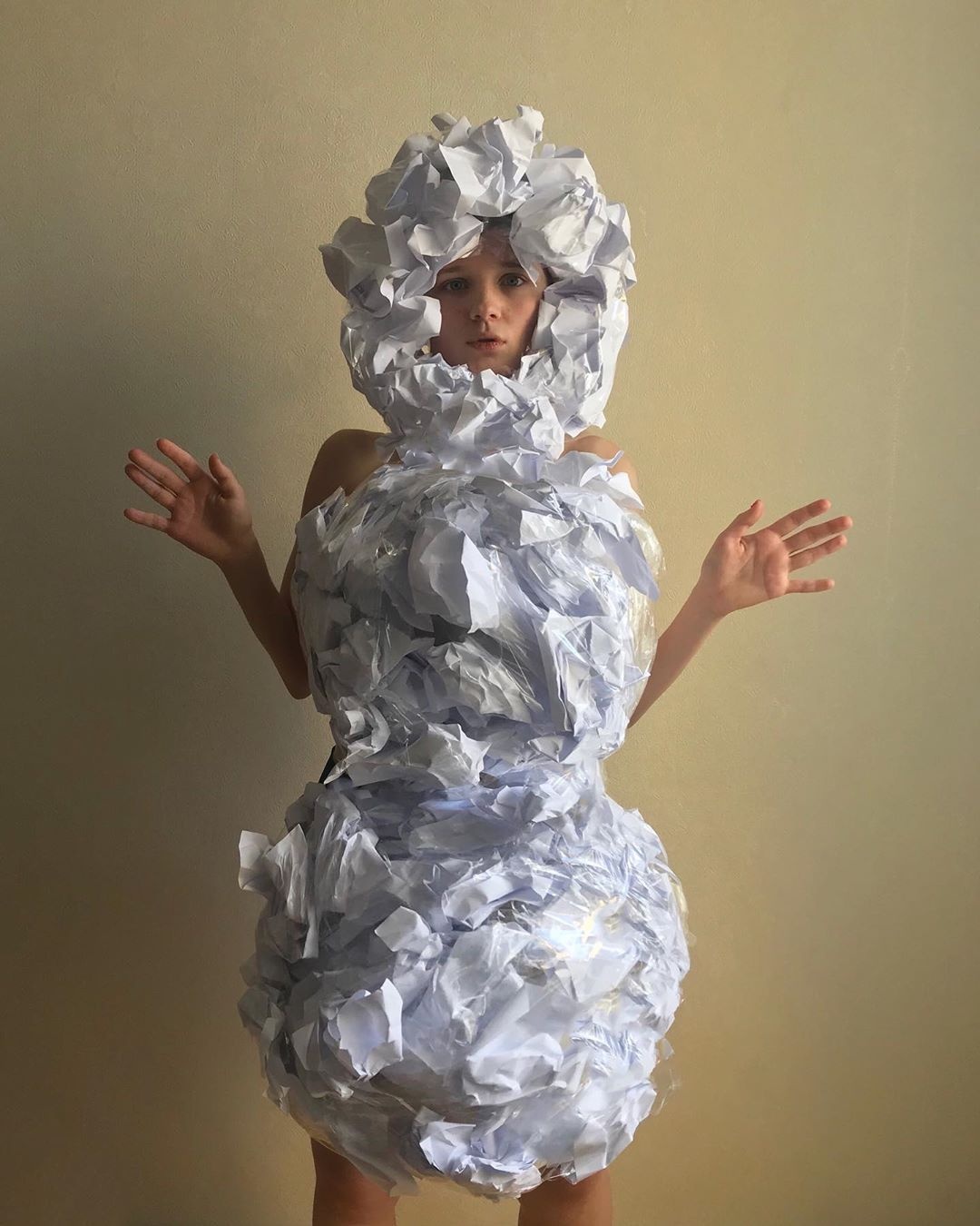 cô gái 19 tuổi may đồ từ giấy báo ảnh 7 co gai 19 tuoi may do tu giay bao anh 7