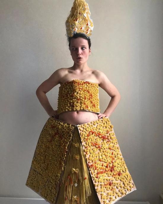 cô gái 19 tuổi may đồ từ giấy báo ảnh 11 co gai 19 tuoi may do tu giay bao anh 11