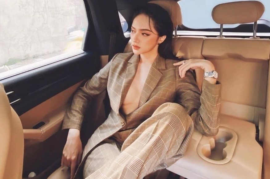 Thoi trang doi thuong cua Huong Giang va dan sao nu hinh anh