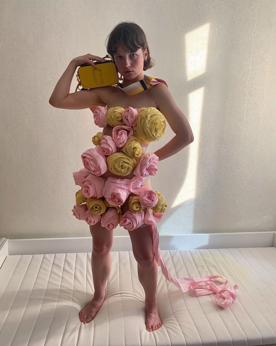 cô gái 19 tuổi may đồ từ giấy báo ảnh 5 co gai 19 tuoi may do tu giay bao anh 5