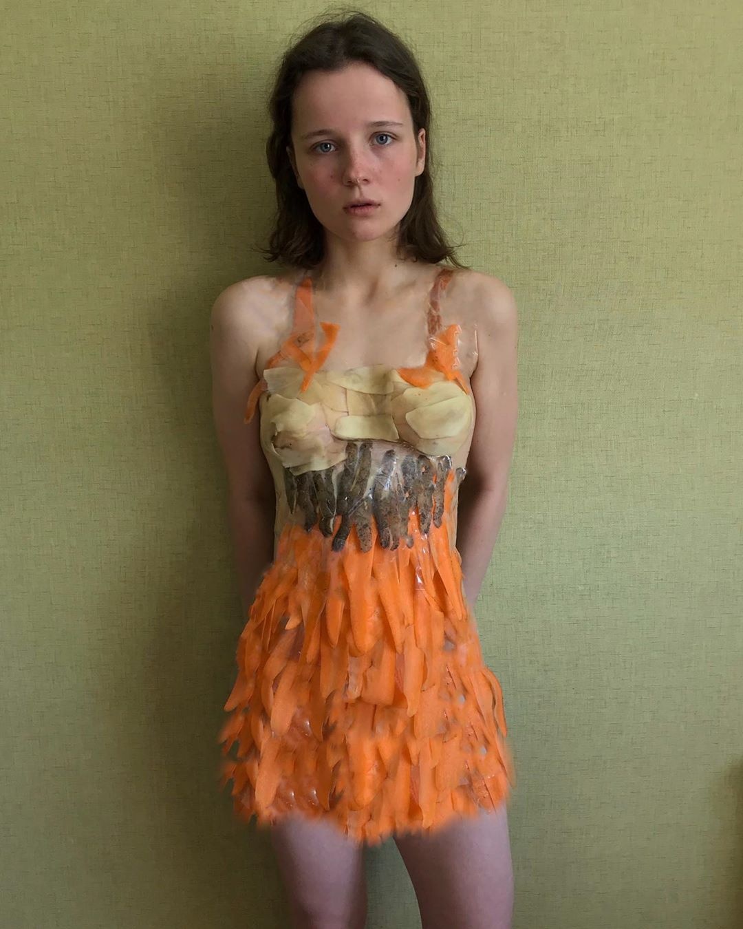 cô gái 19 tuổi may đồ từ giấy báo ảnh 8 co gai 19 tuoi may do tu giay bao anh 8