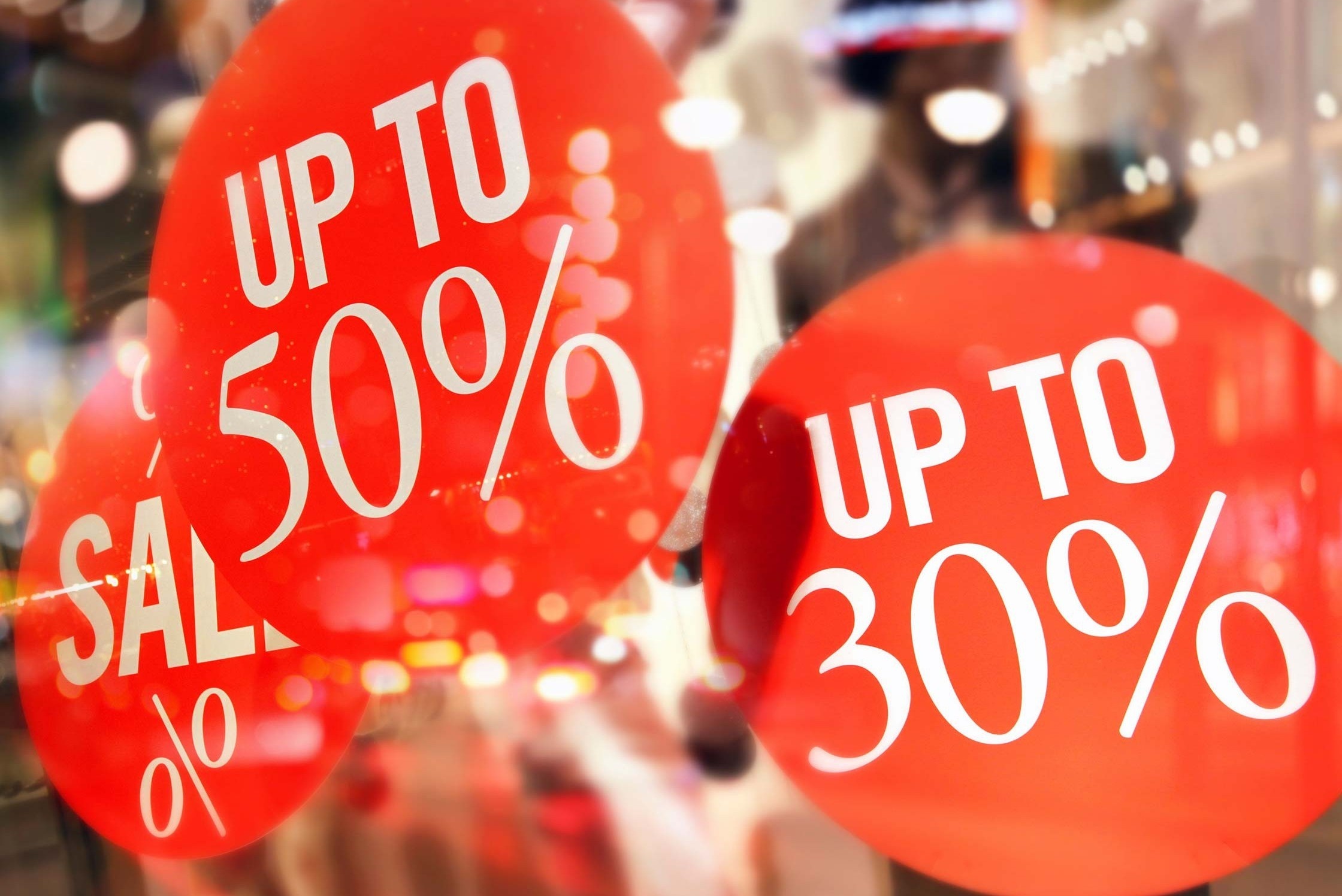 Khach hang bi duoi kheo, doi xu te khi mua do giam gia hinh anh