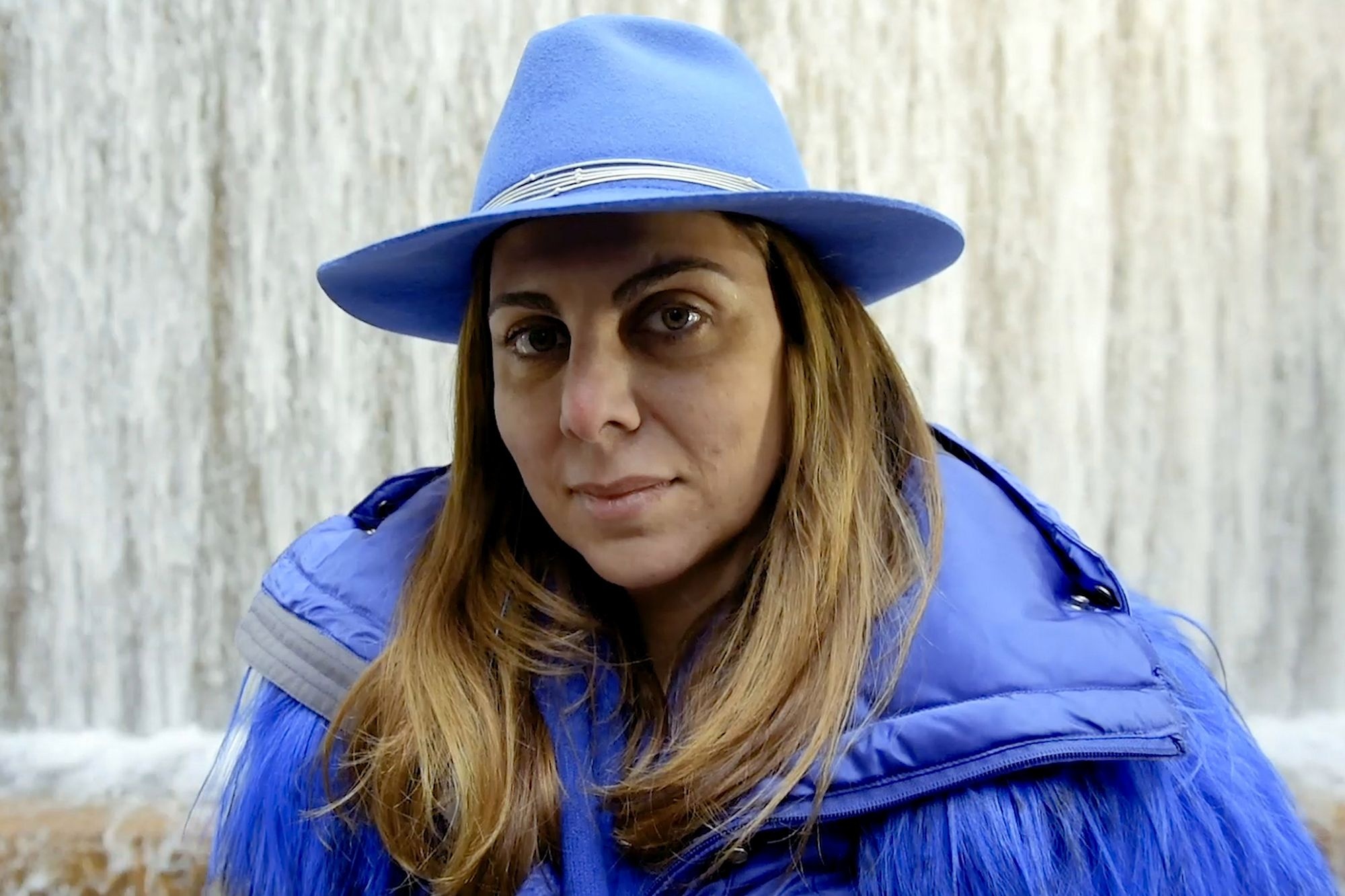 nguoi chi mac mot mau anh 1