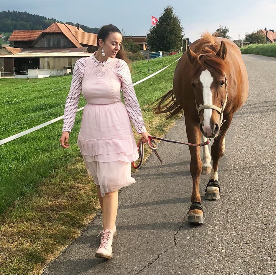 nguoi chi mac mot mau anh 25