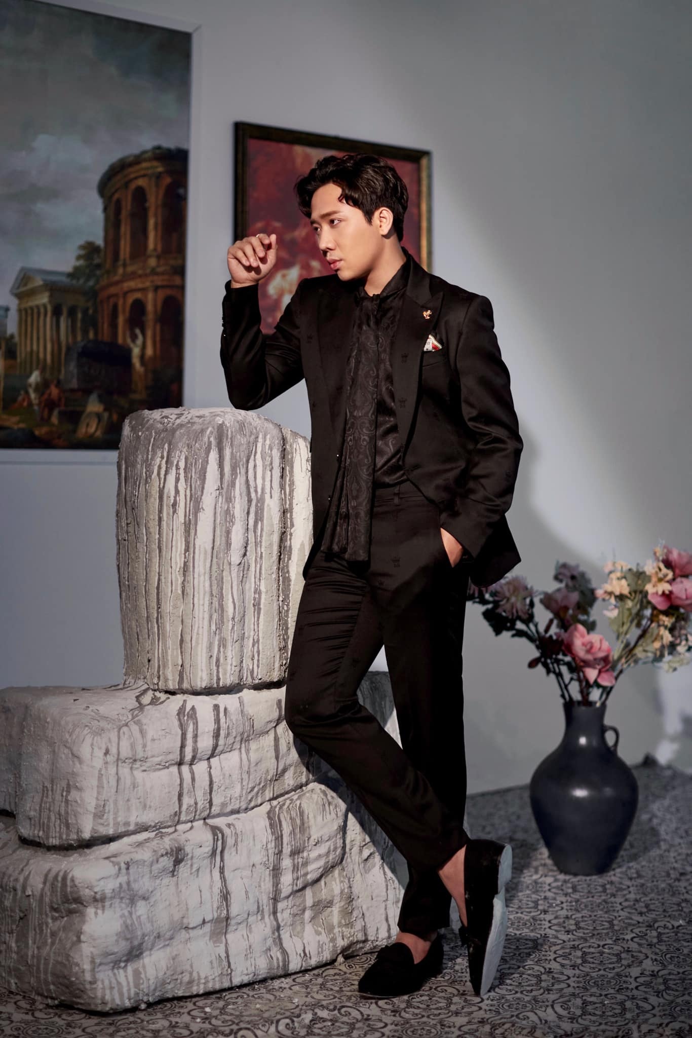 trấn thành diện suit trong rap việt ảnh 7 tran thanh dien suit trong rap viet anh 7