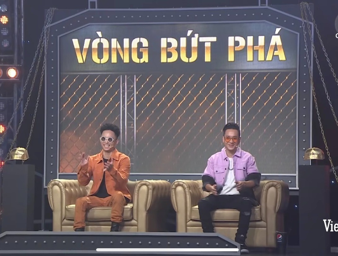 trang phuc huan luyen vien rap viet anh 9