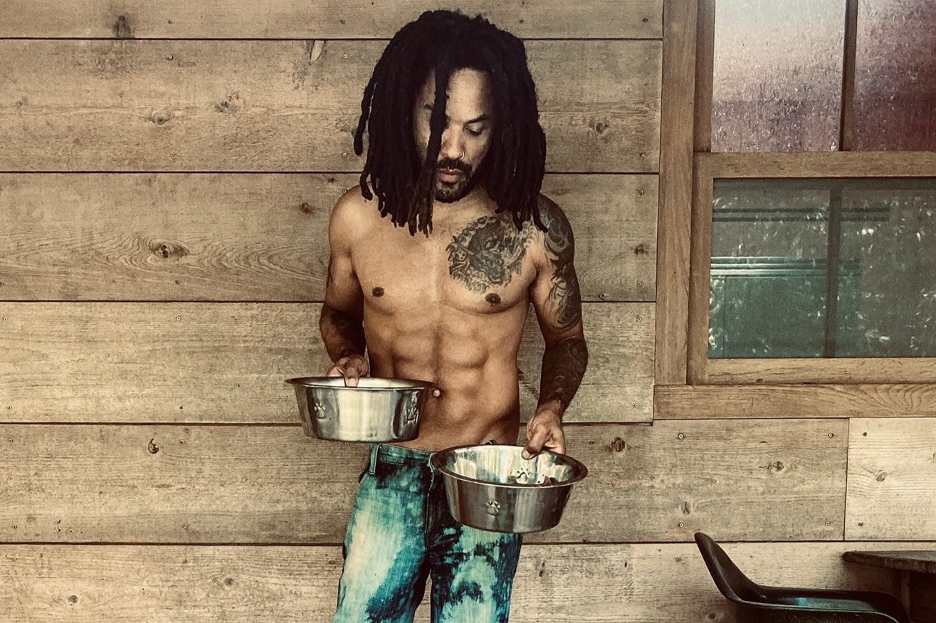 Nam ca si My khoe co bung 6 mui o tuoi 56 hinh anh