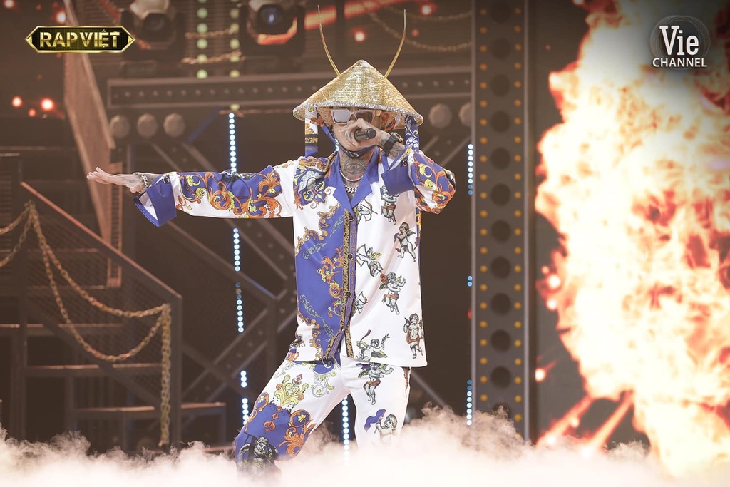 trang phuc san khau de choat anh 1