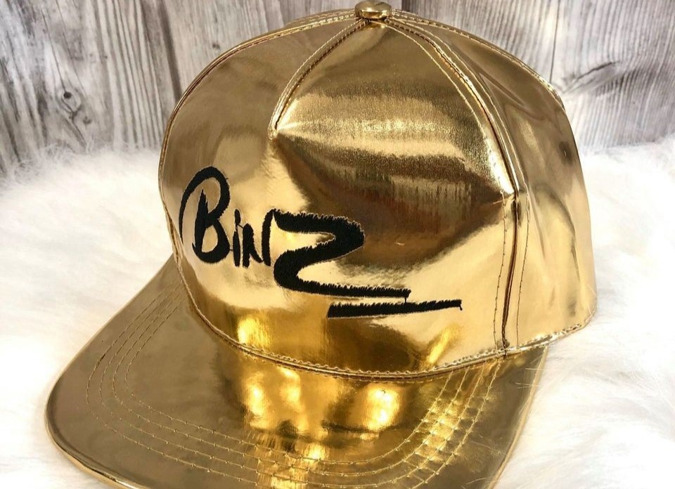 Mu vang Rap Viet duoc ban tran lan voi gia re hinh anh