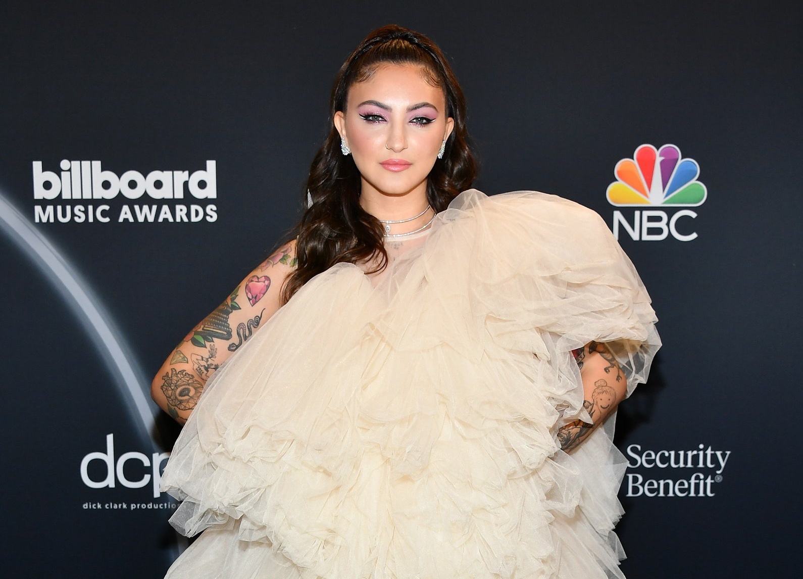 Thoi trang cua dan sao tham du Billboard Music Awards 2020 hinh anh
