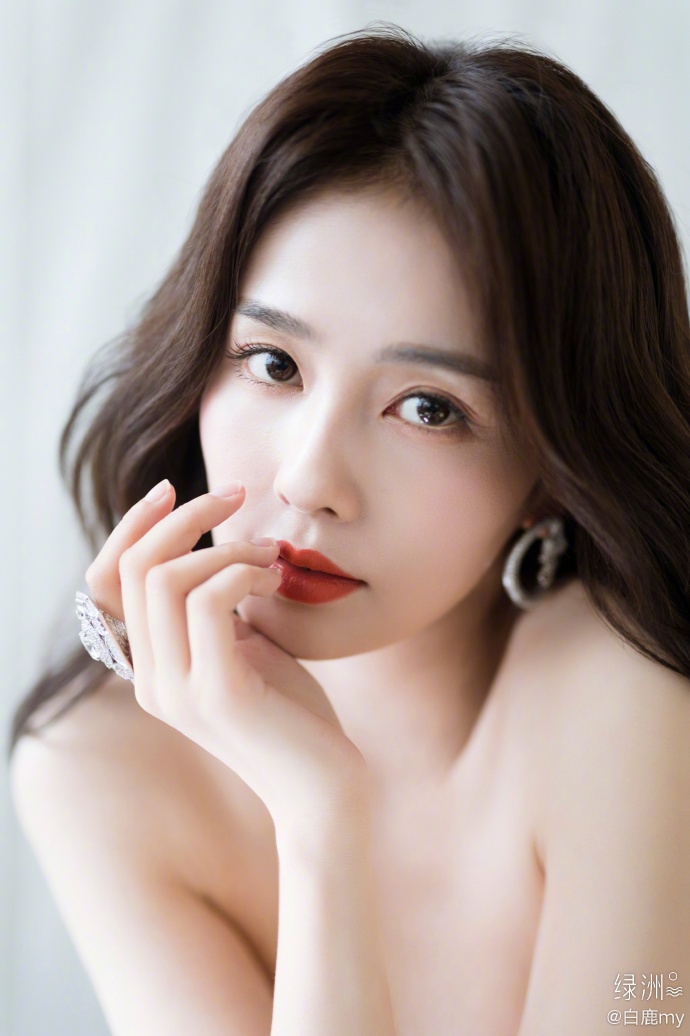 sao trung mặc gợi cảm dự sự kiện ảnh 6 sao trung mac goi cam du su kien anh 6