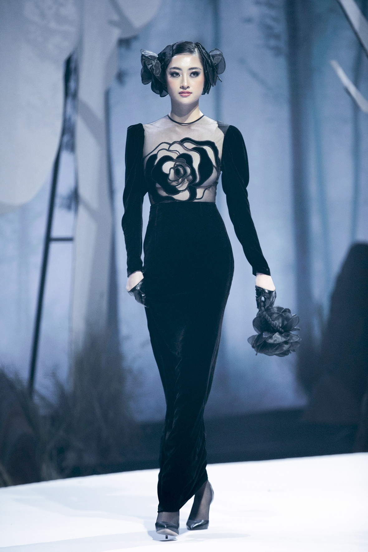 luong thuy linh o hau truong show dien anh 11