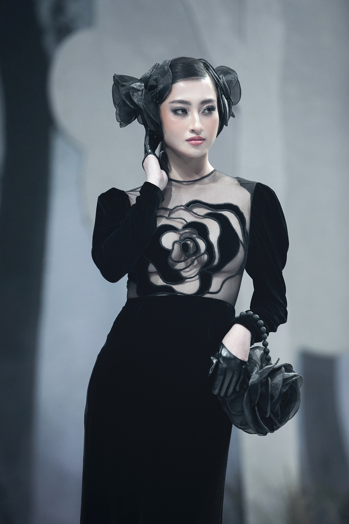 luong thuy linh o hau truong show dien anh 10