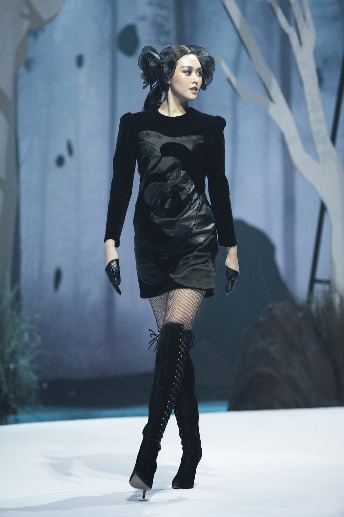 luong thuy linh o hau truong show dien anh 13