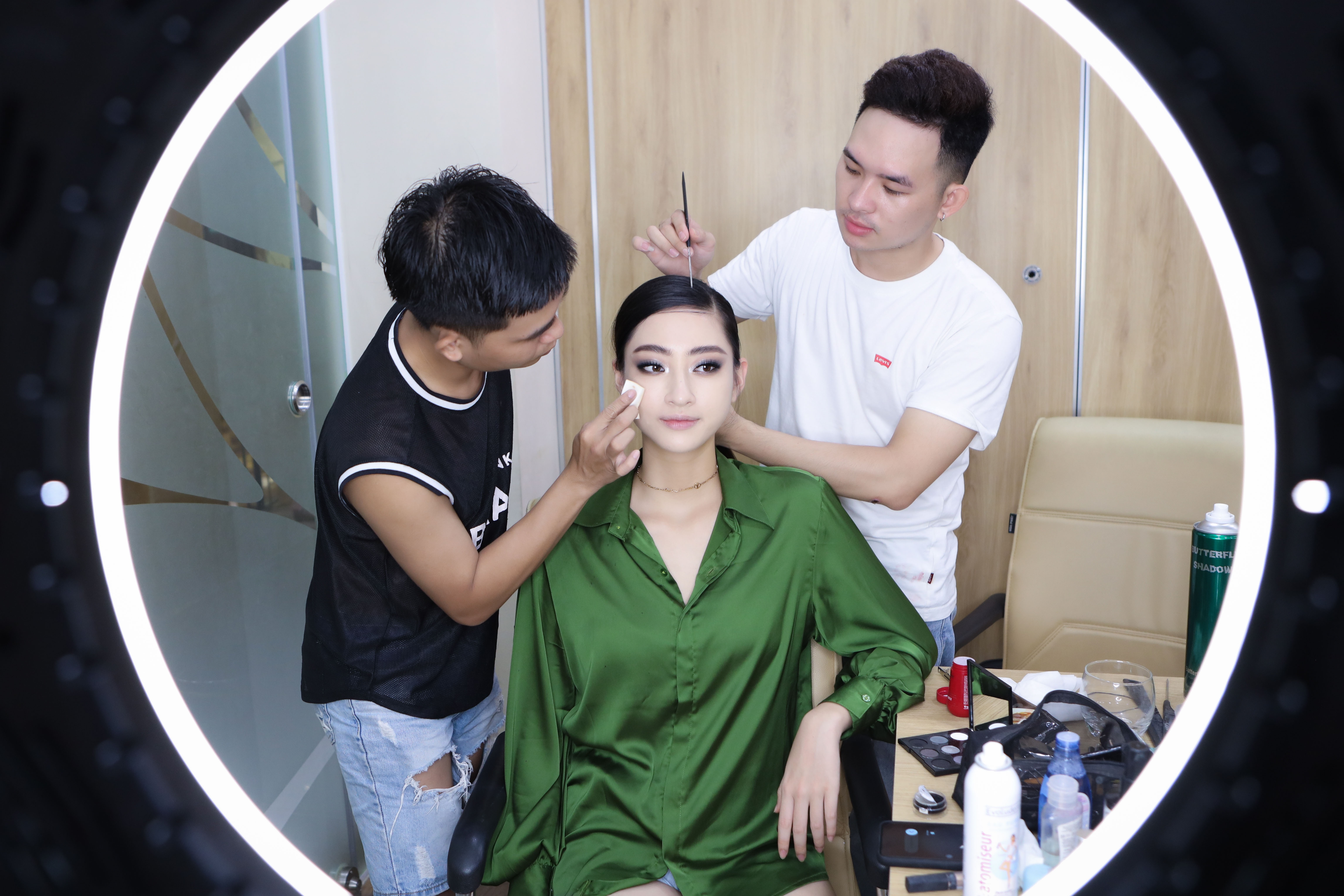 luong thuy linh o hau truong show dien anh 1
