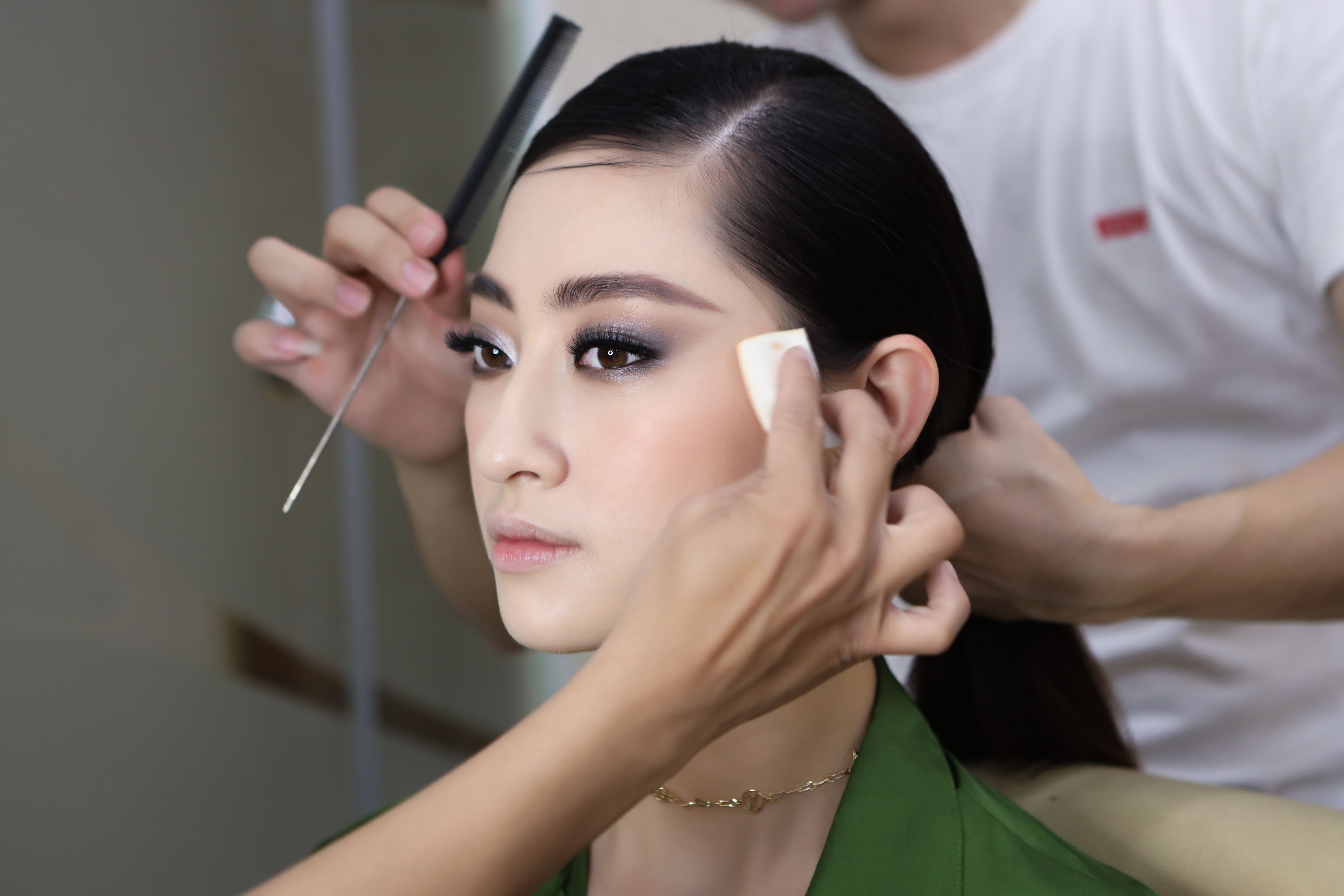 luong thuy linh o hau truong show dien anh 2