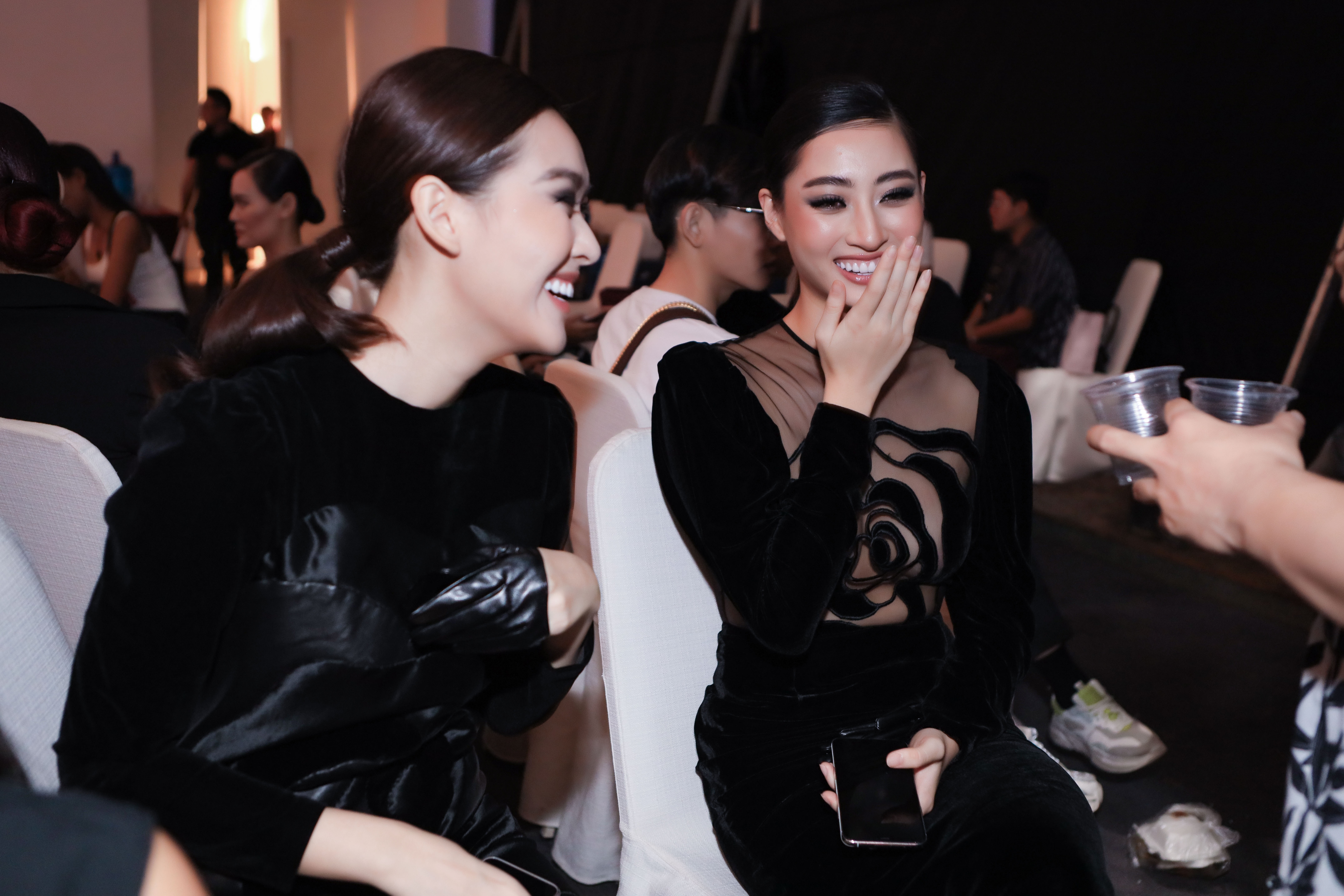 luong thuy linh o hau truong show dien anh 7