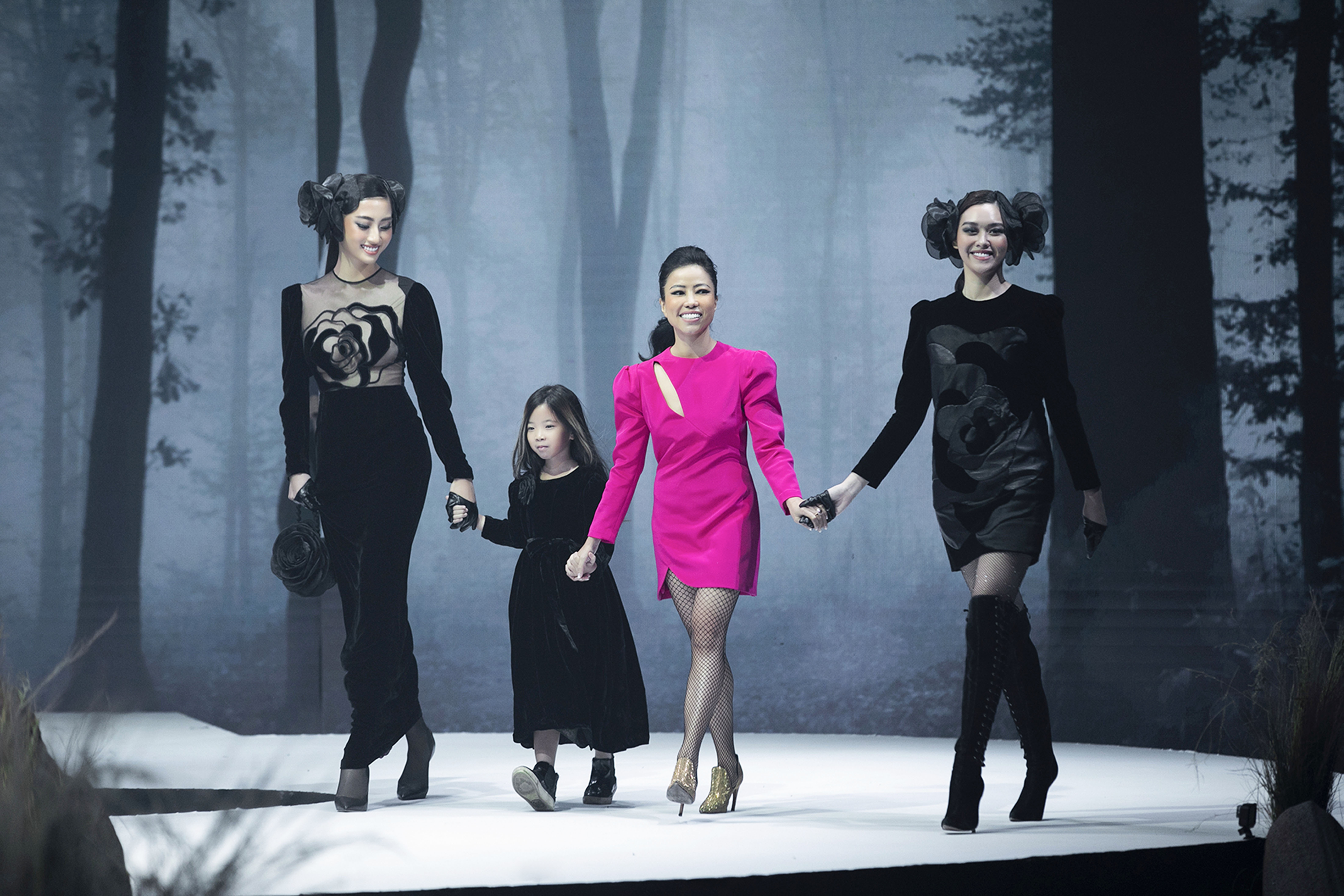 luong thuy linh o hau truong show dien anh 14