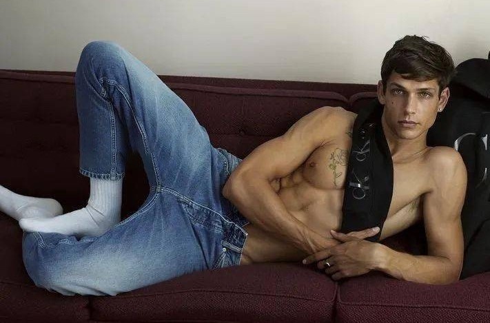 Nam nguoi mau tro lai lang mot voi bo anh quang ba do lot hinh anh