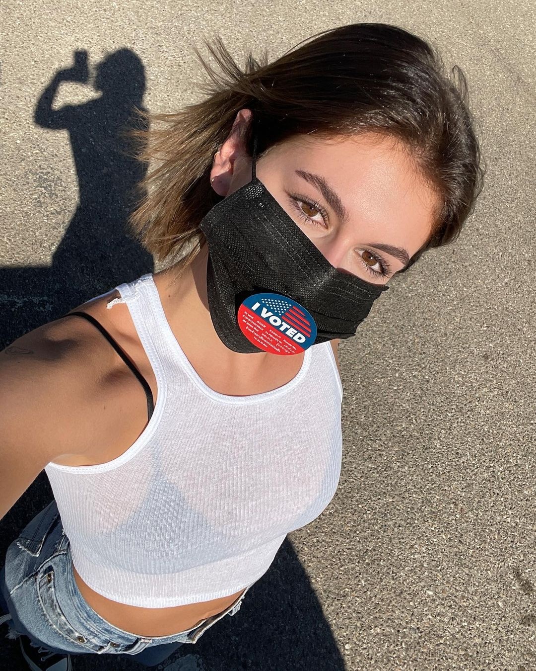 dung quan ao de khuyen khich bo phieu anh 3