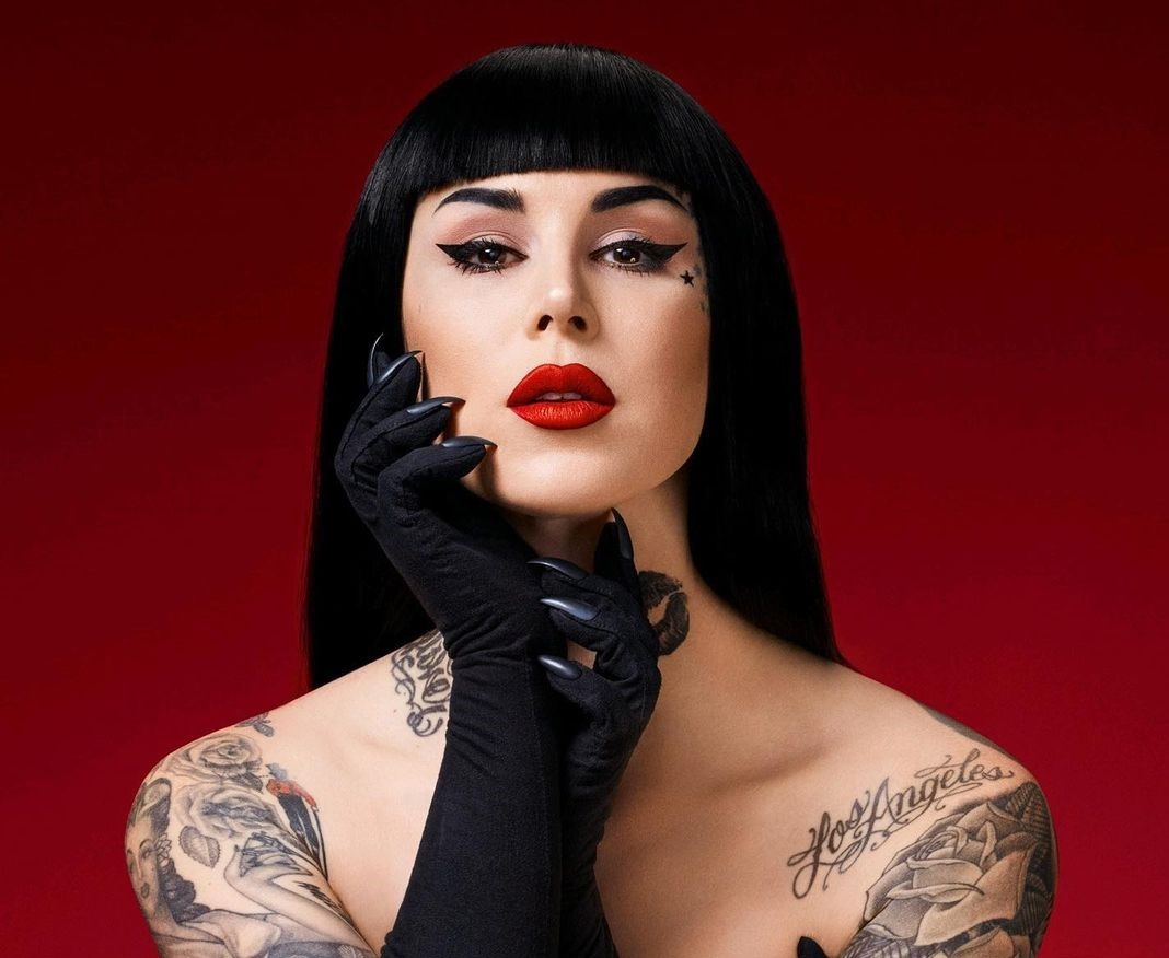 kat von d dùng mực đen che tay ảnh 4 kat von d dung muc den che tay anh 4