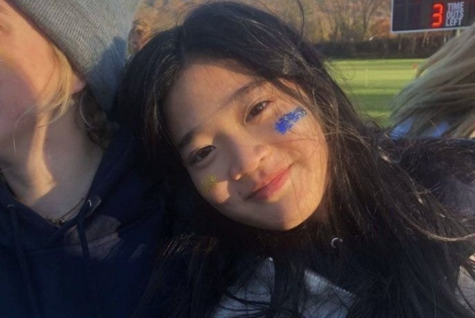 Con gai 'thai tu Samsung' mac do cua thuong hieu gay tranh cai hinh anh