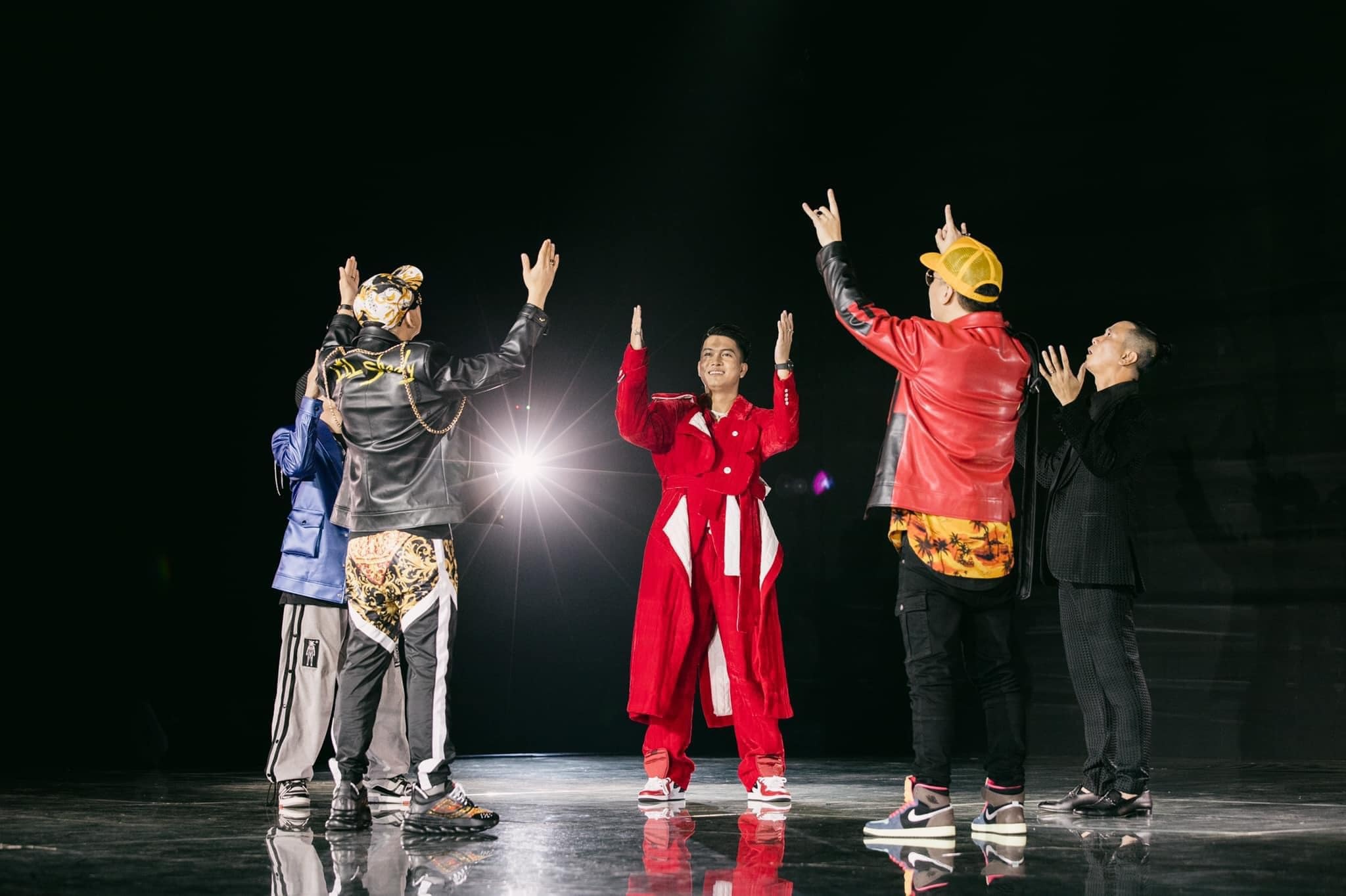 boc do giam khao king of rap anh 1