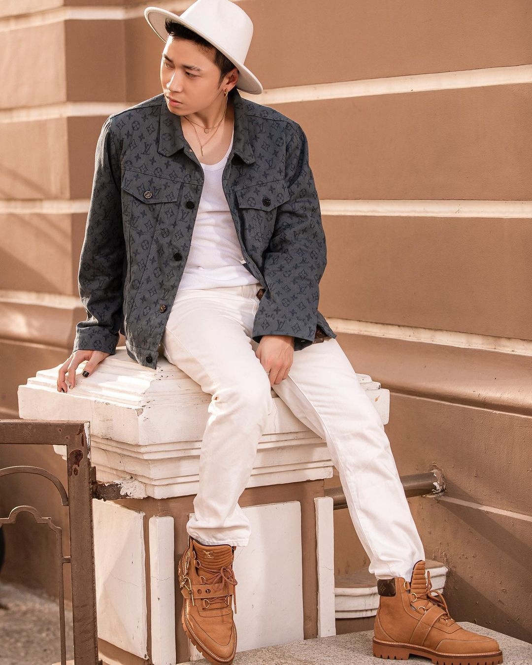 thoi trang cua huan luyen vien rap viet anh 27