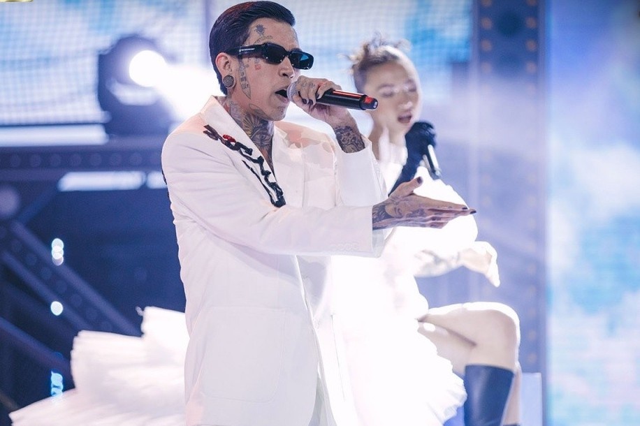 Bo suit cua De Choat va nhung tao hinh an tuong tai Rap Viet hinh anh