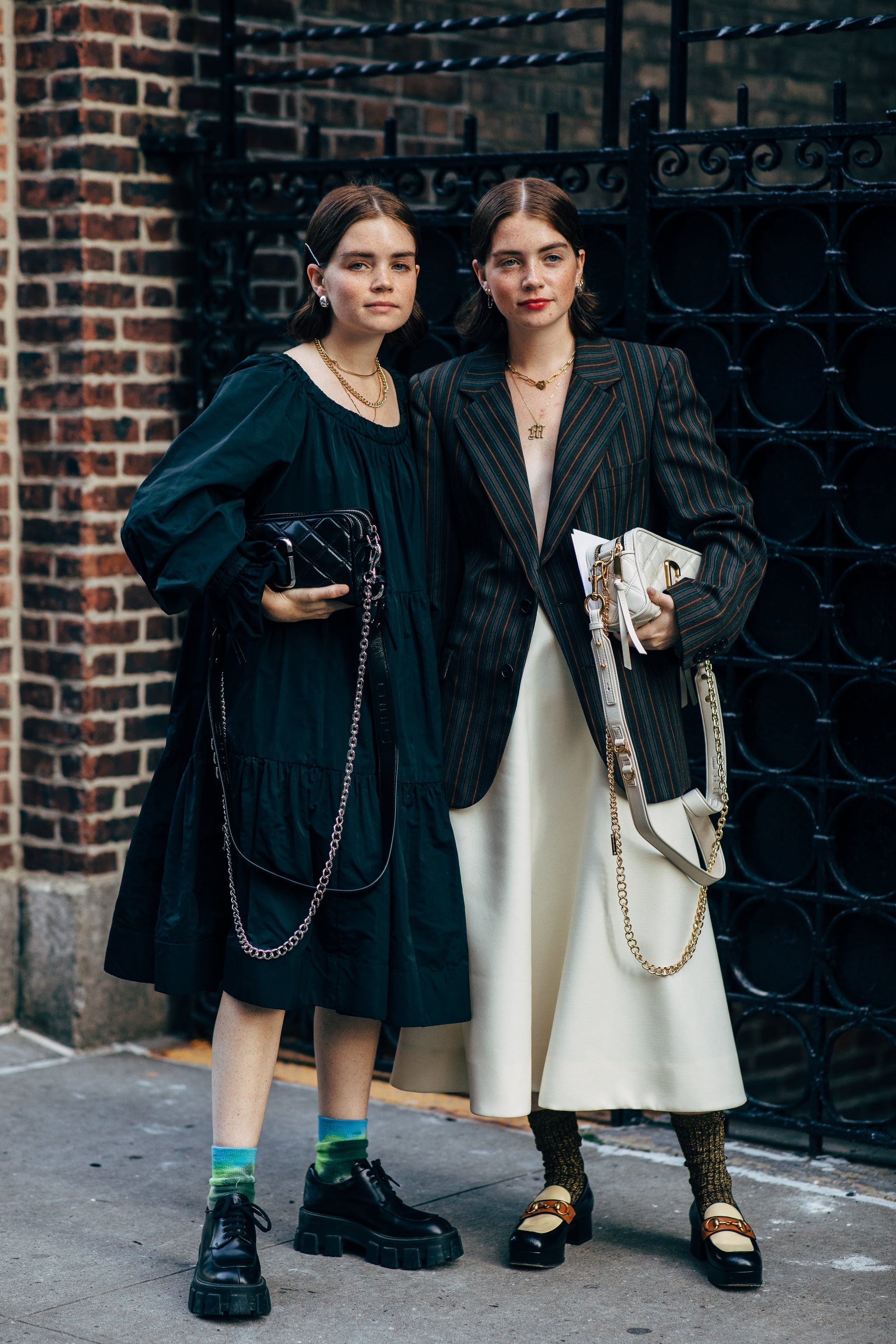 cap sinh doi mac do ton dang anh 1