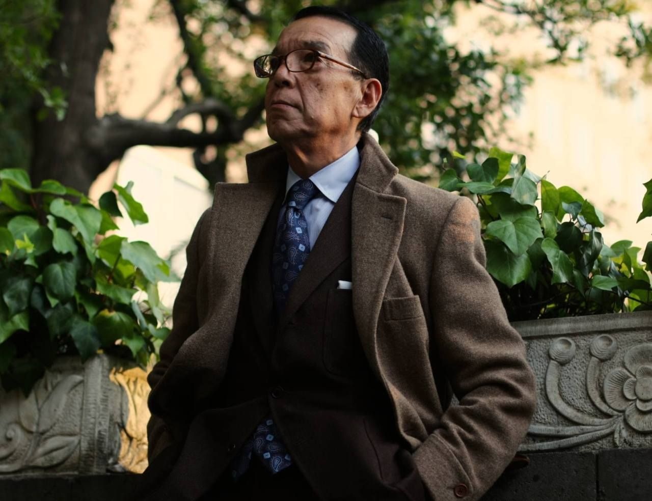 cu ong 76 tuoi mac suit dep anh 8