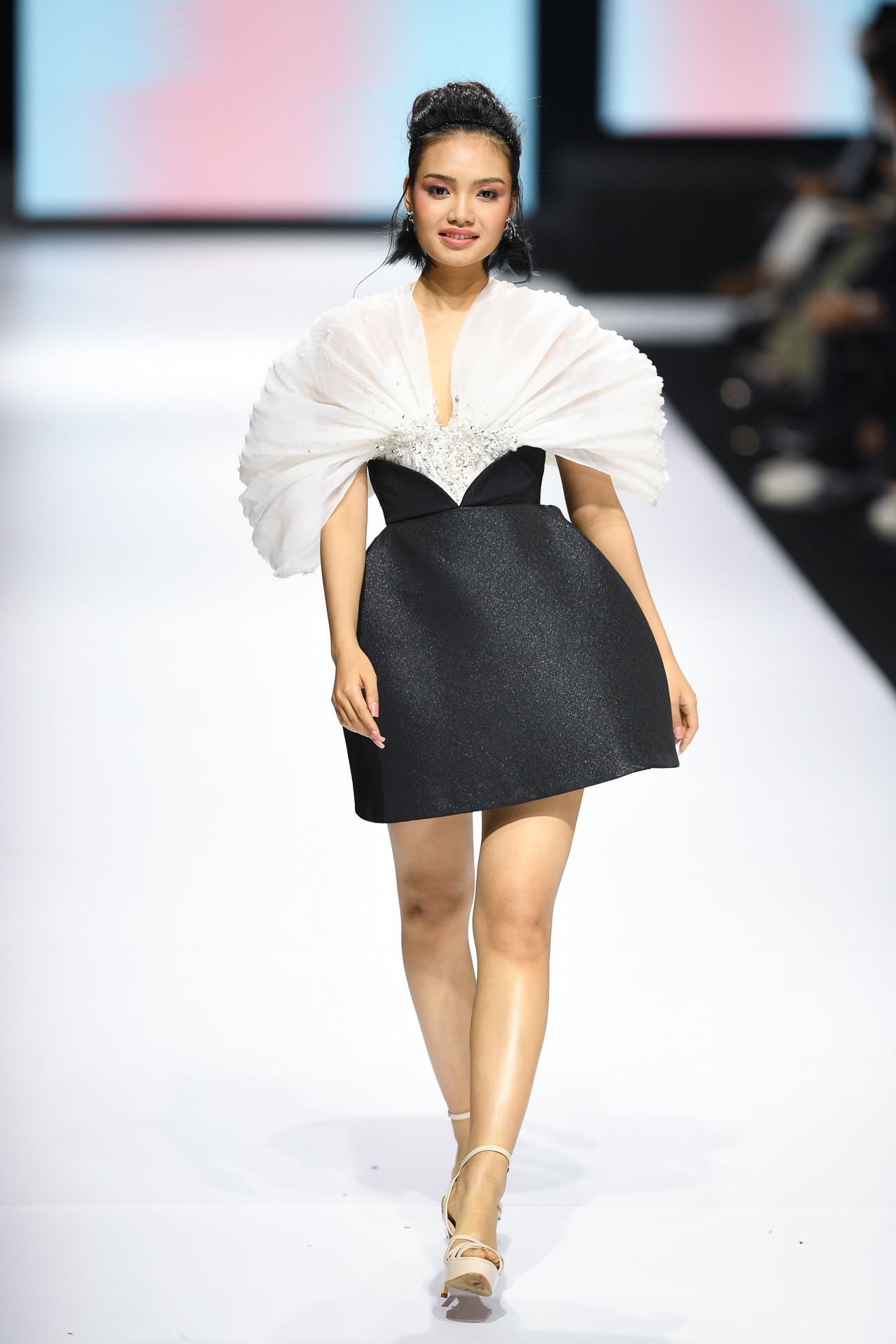 Aquafina Tuan le Thoi trang Quoc te Viet Nam 2020 anh 8