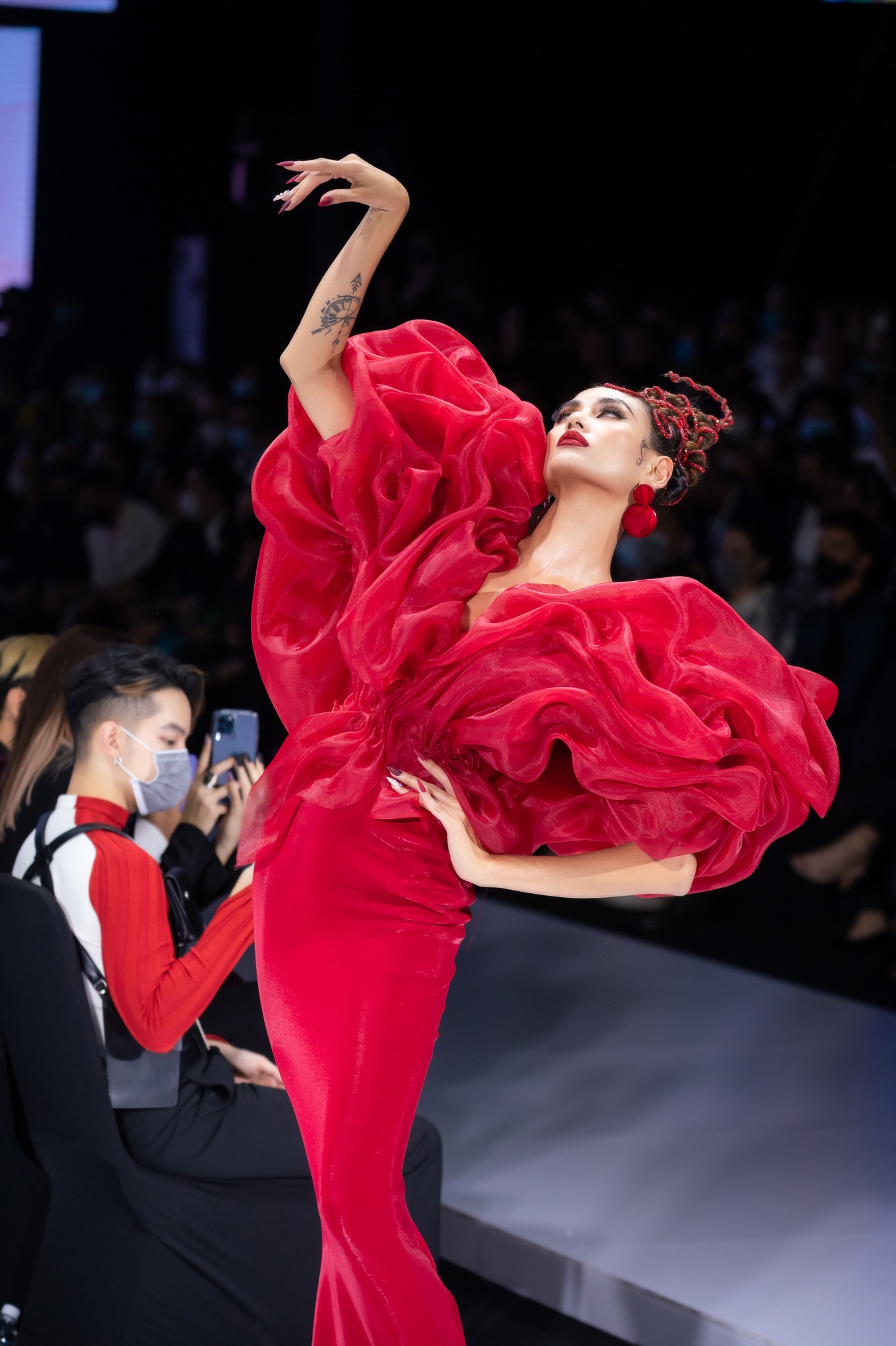 Aquafina Tuan le Thoi trang Quoc te Viet Nam 2020 anh 3