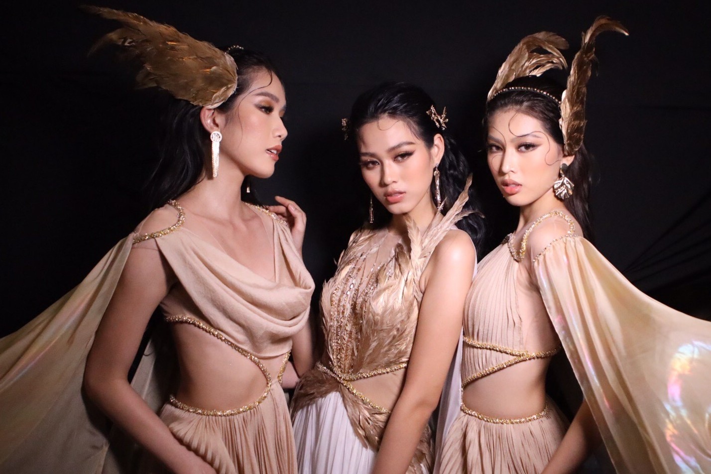 Top 3 Hoa hau Viet Nam hoa nu than Hy Lap tren san dien hinh anh