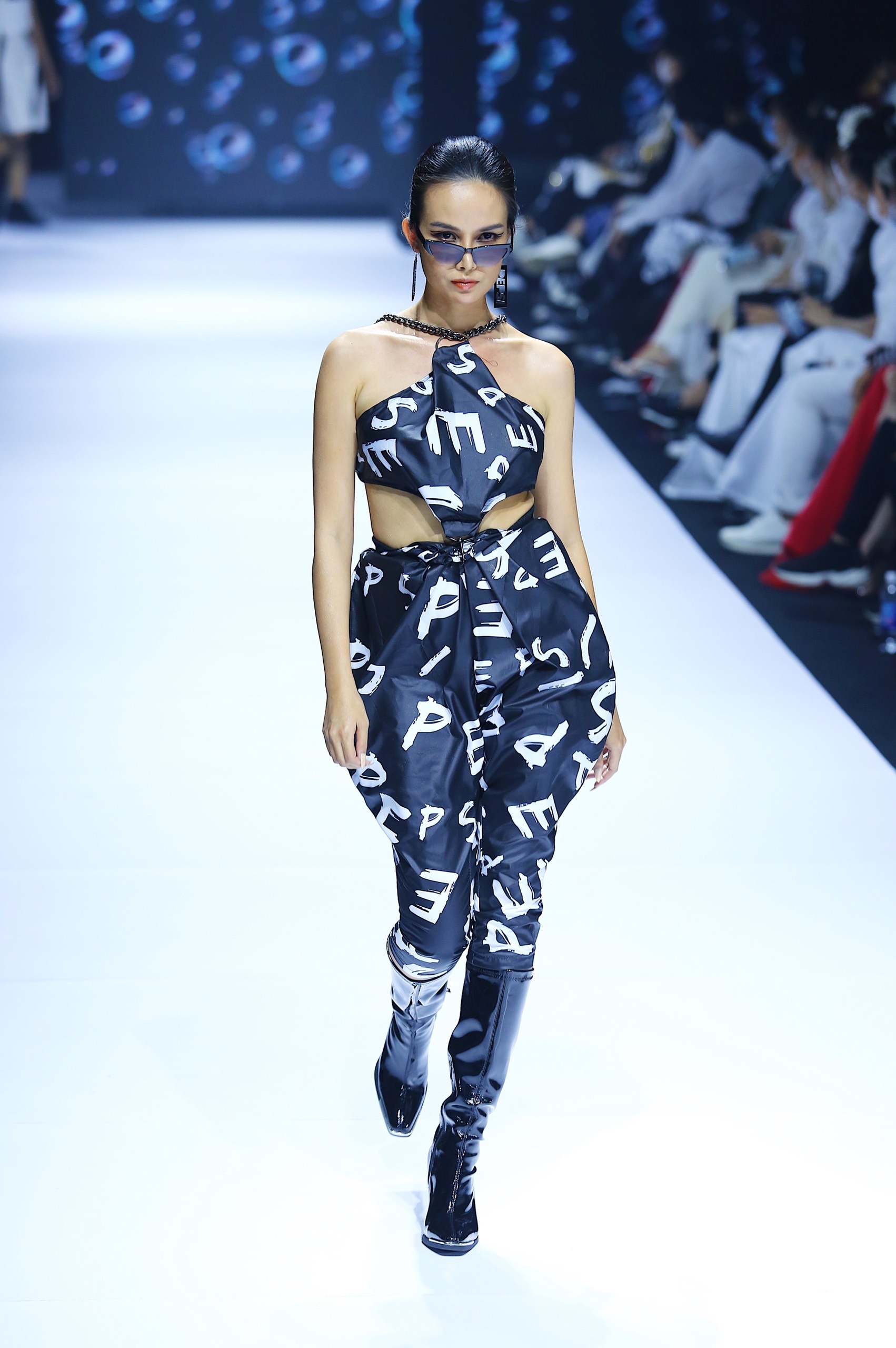 Aquafina Tuần lễ Thời trang Quốc tế Việt Nam ảnh 20 Aquafina Tuan le Thoi trang Quoc te Viet Nam anh 20