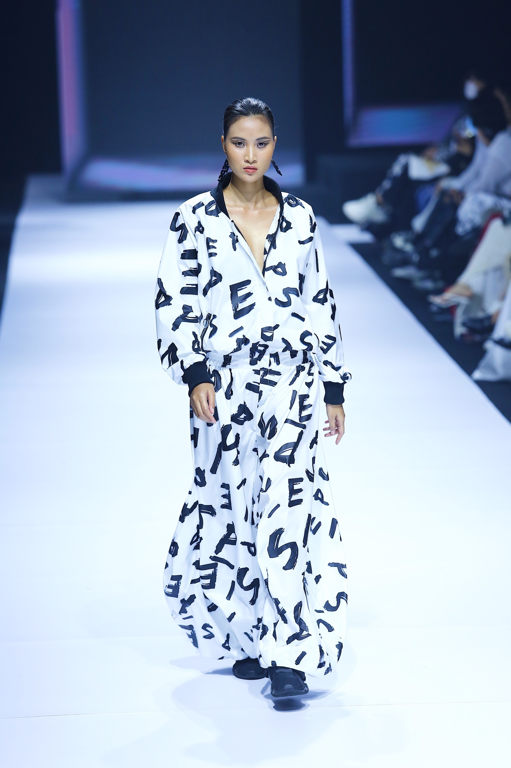 Aquafina Tuần lễ Thời trang Quốc tế Việt Nam ảnh 21 Aquafina Tuan le Thoi trang Quoc te Viet Nam anh 21