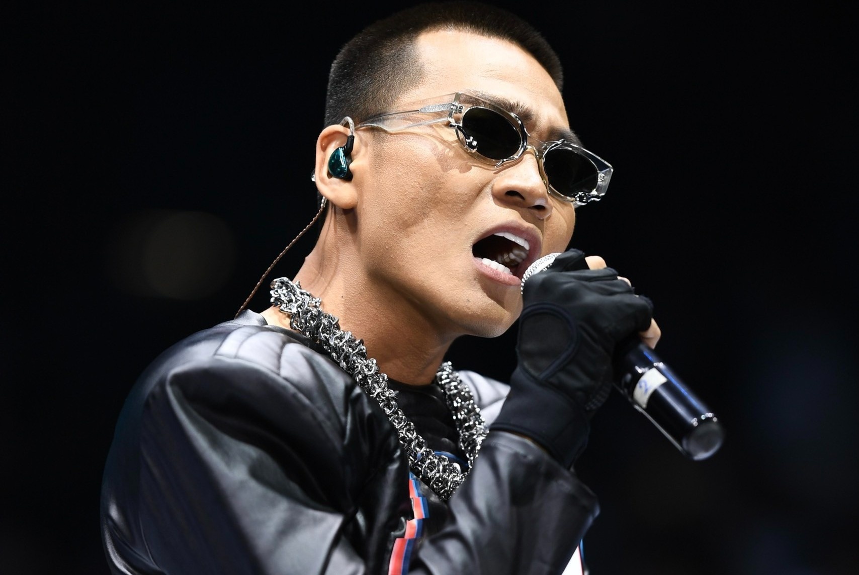 Wowy trinh dien ca khuc moi tai show thoi trang hinh anh