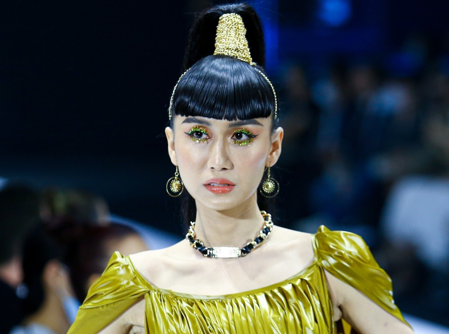 Lynk Lee nhay mua khi trinh dien thoi trang hinh anh