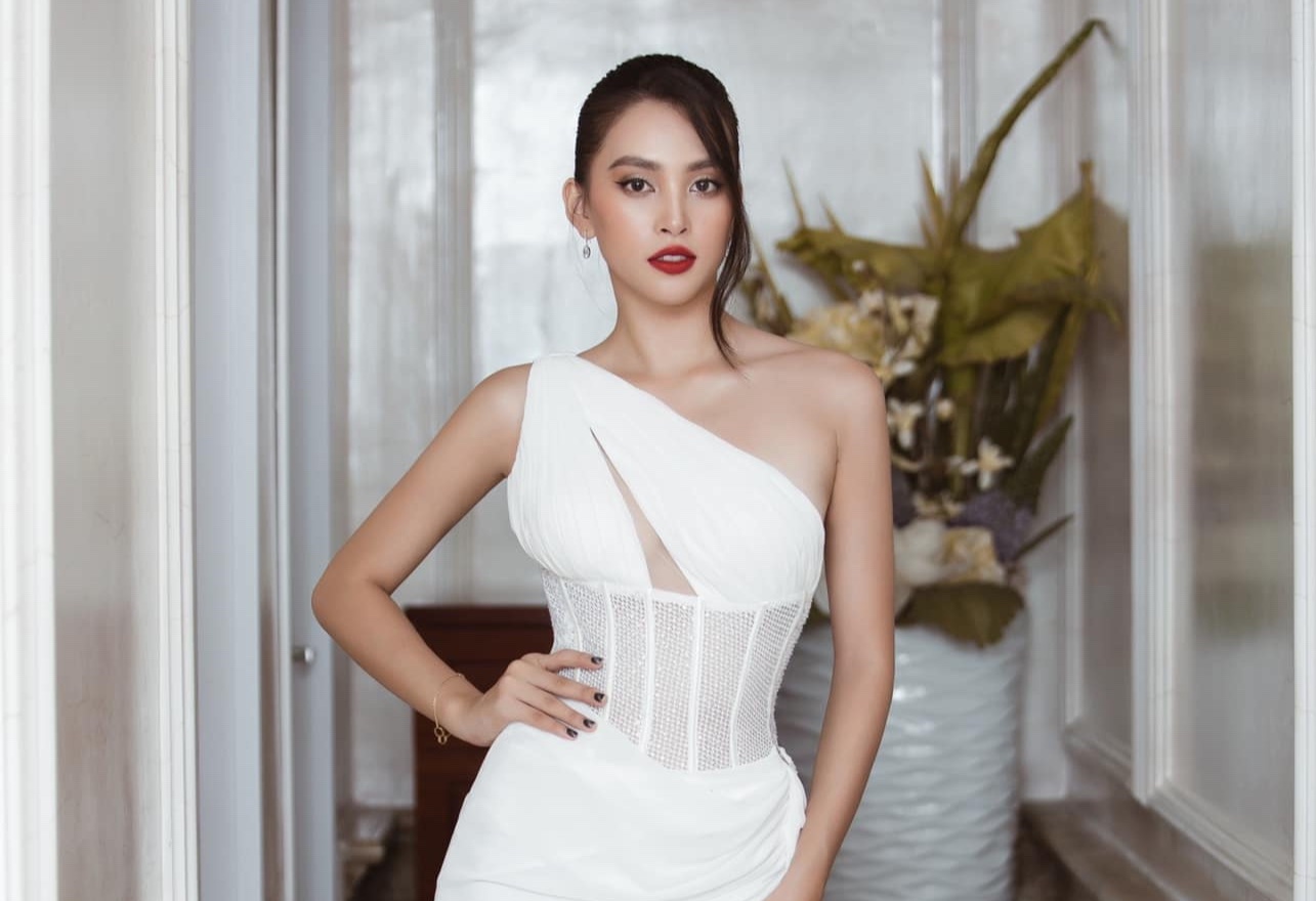 Hoa hau Tieu Vy va dan sao nu dien vay ao goi cam hinh anh