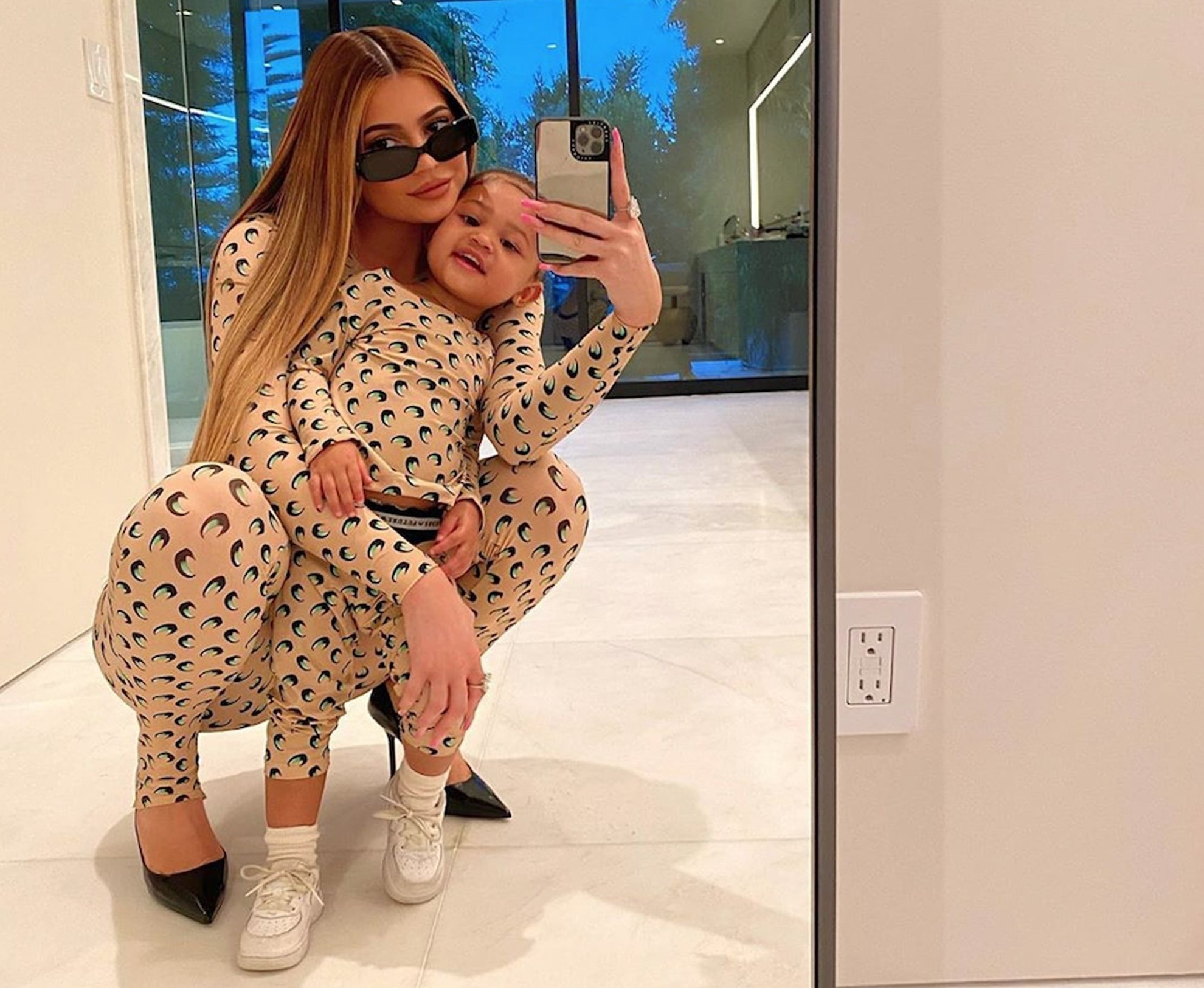 hyuna gay tranh cai vi mac do doi anh 9