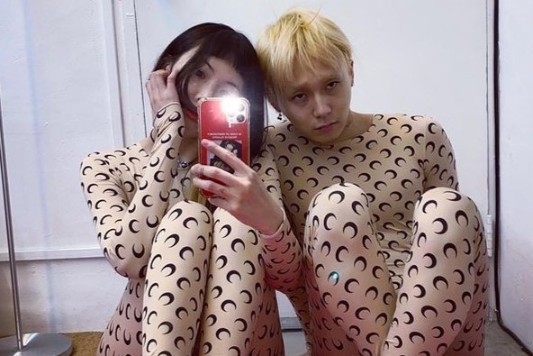 Vay ao hoa tiet Mat Trang bi fan Kpop che xau hinh anh