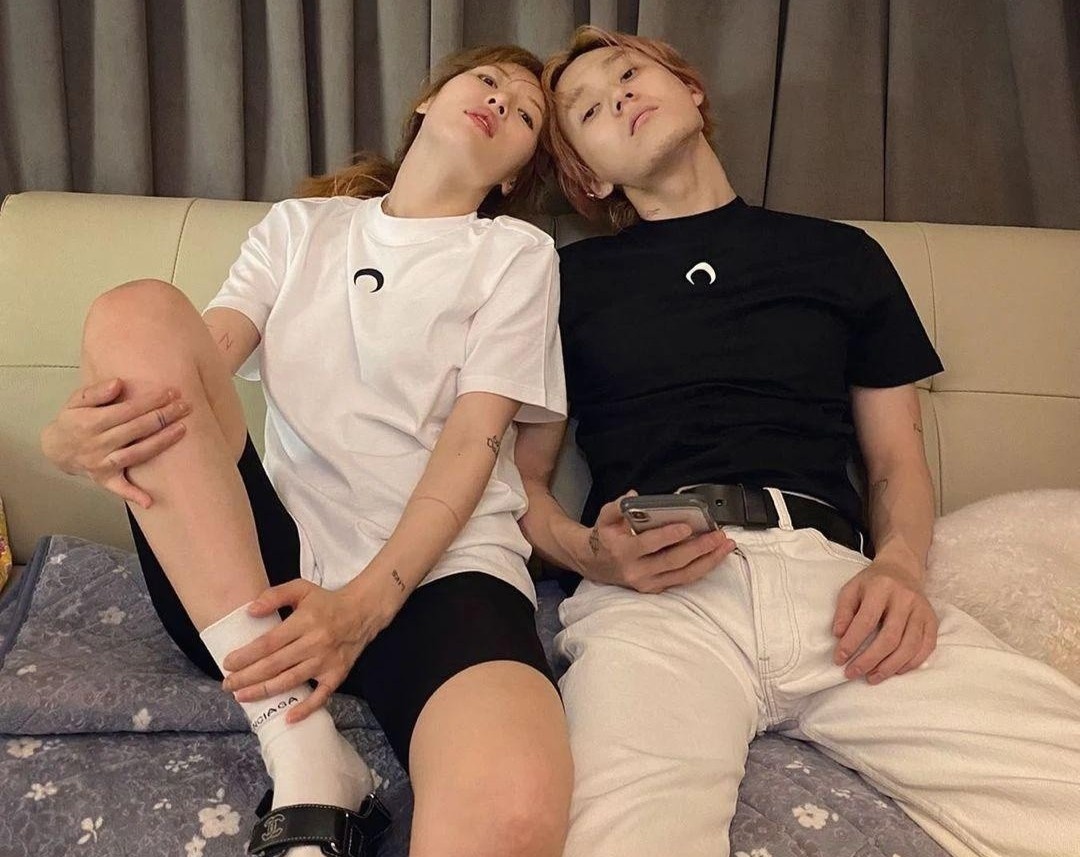 áo bó in mặt trăng gây tranh cãi ảnh 2 ao bo in mat trang gay tranh cai anh 2
