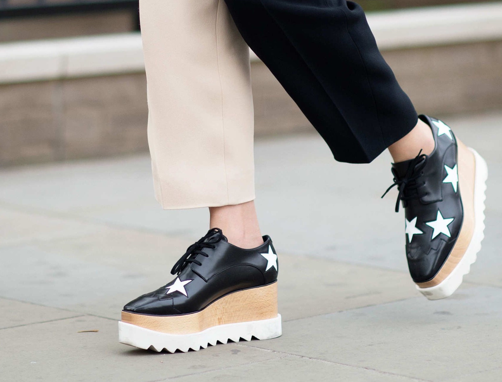 10 doi giay giup tang chieu cao hinh anh