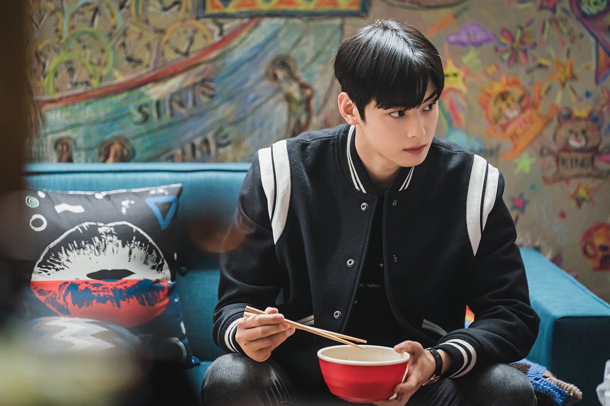 than tuong bi chi trich khi mac hang hieu anh 3