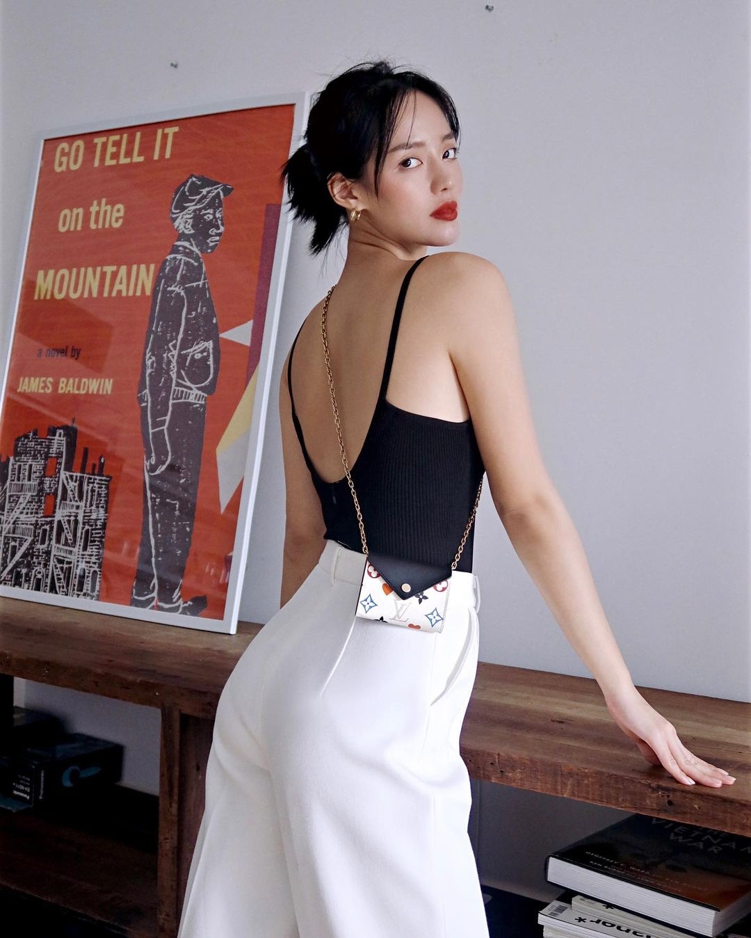 mac ao khoe lung tran anh 4