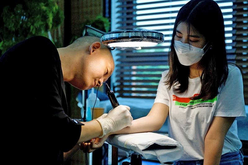 tranh cai ve hinh xam cua jungkook anh 4