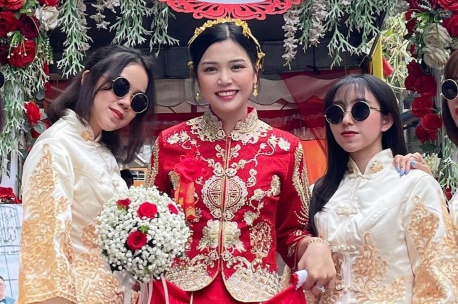 Co dau TP.HCM di giay sneakers: 'Cha me toi khong phan doi' hinh anh