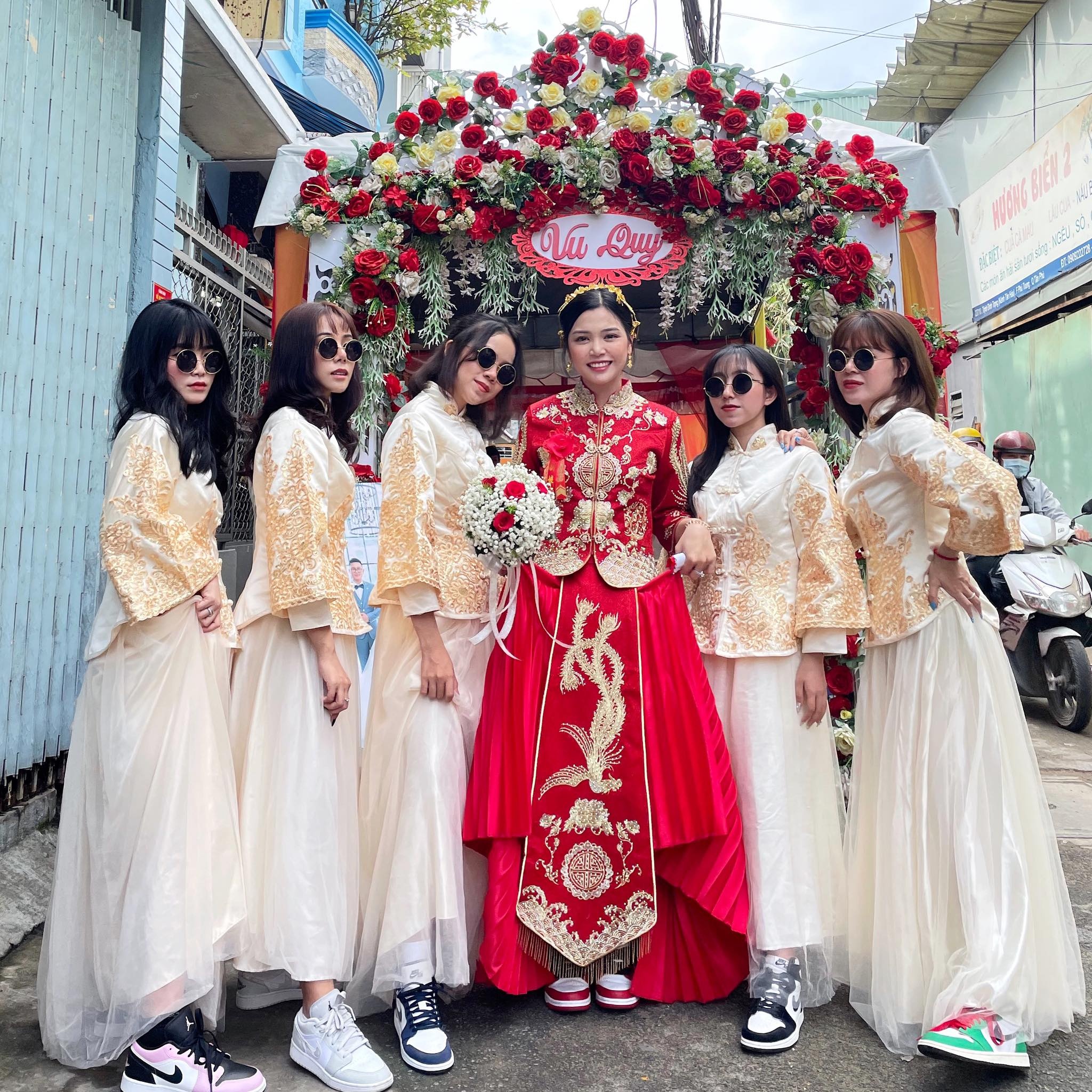 cô dâu đeo sneakers trong đám cưới ảnh 3 co dau deo sneakers trong dam cuoi anh 3