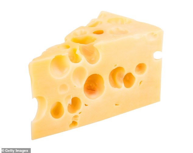 prada ban ao thung lo voi gia hon 1.000 usd anh 2