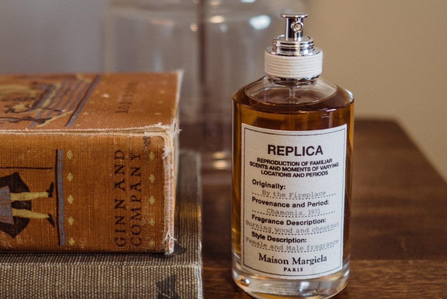 8 chai nuoc hoa co mui huong dac trung hinh anh